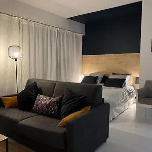 High Class 15 , Paris France